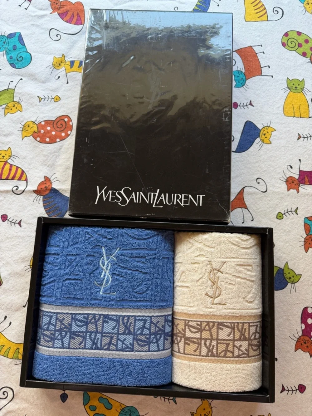🫧🛀🫧 Yves Saint Laurent Blue & Cream Embroidered Towel Set🫧🛀🫧 NWT 🫧🛀🫧